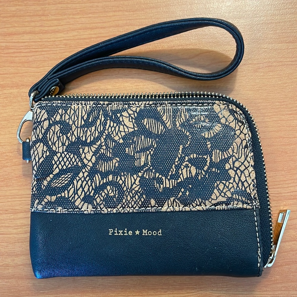 PIXIE MOOD Wristlet/Wallet Cork and Lace - EUC